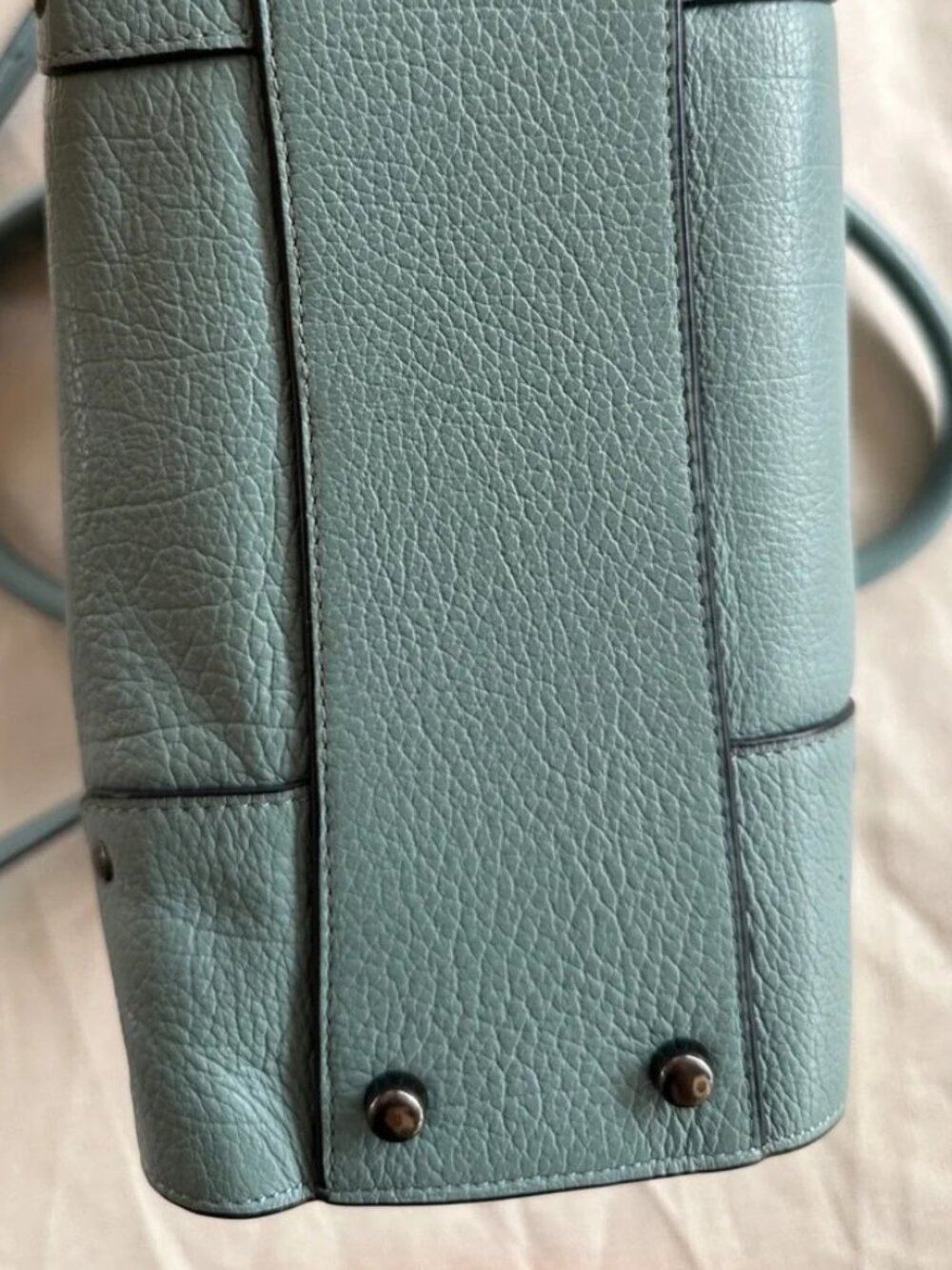 Coach SMALL 37779 Mercer 24 Triple Compartment Crossbody w/Turn Lock GUC